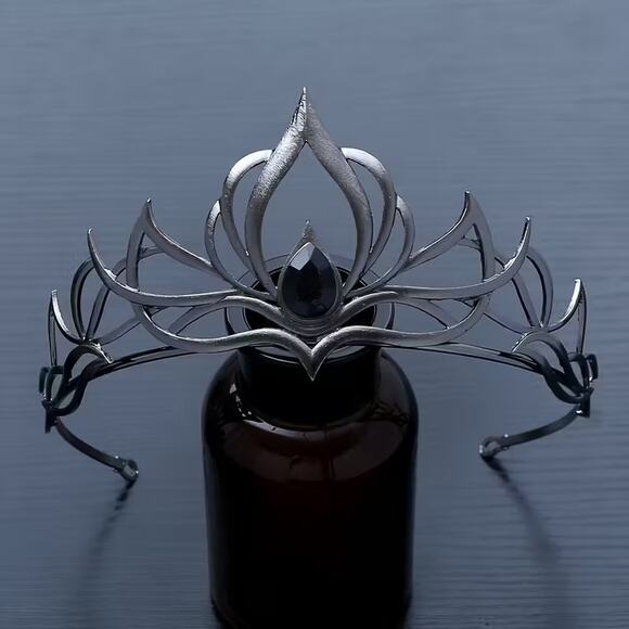 🖤 Gothic Black Flame Crown Tiara – Dark Elven Headpiece for Cosplay, LARP - Picture 3 of 4